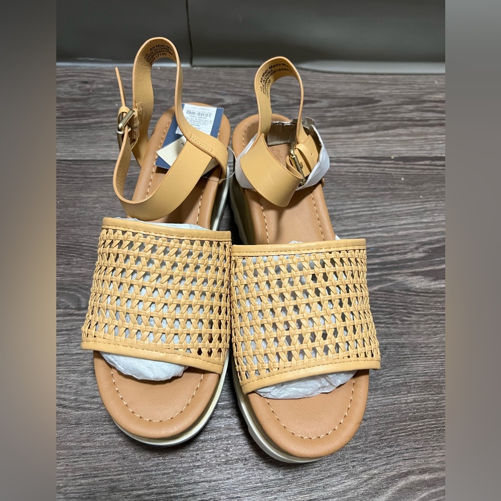 COPY - COPY - Woman’s wedges size 8.5